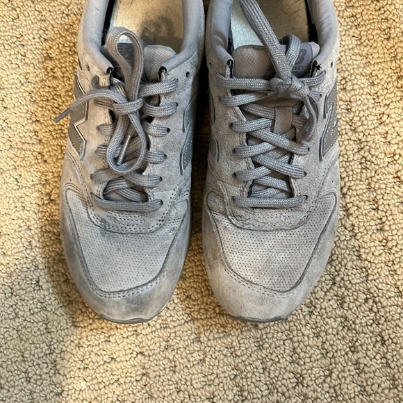 Grey New Balances - Picture 2 of 4